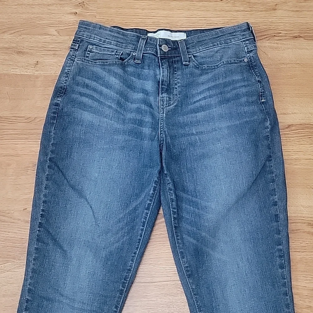 Levis Mid Rise Skinny Jeans Size 6 - Picture 2 of 10